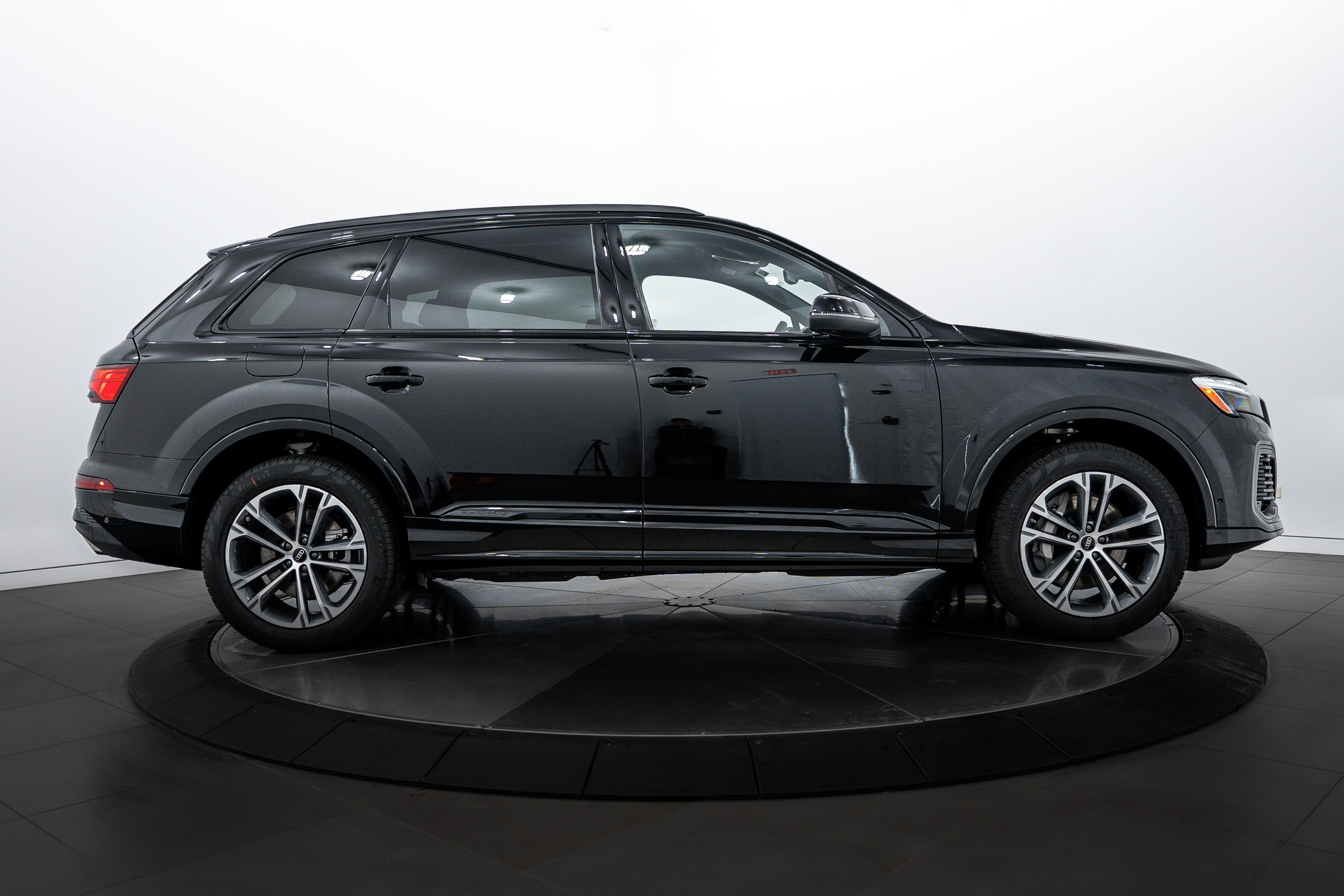 2026 Audi Q7 Premium photo 3