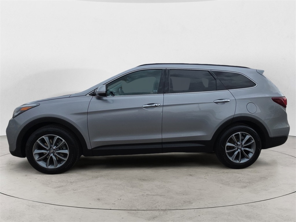 2017 Hyundai Santa Fe SE photo 2