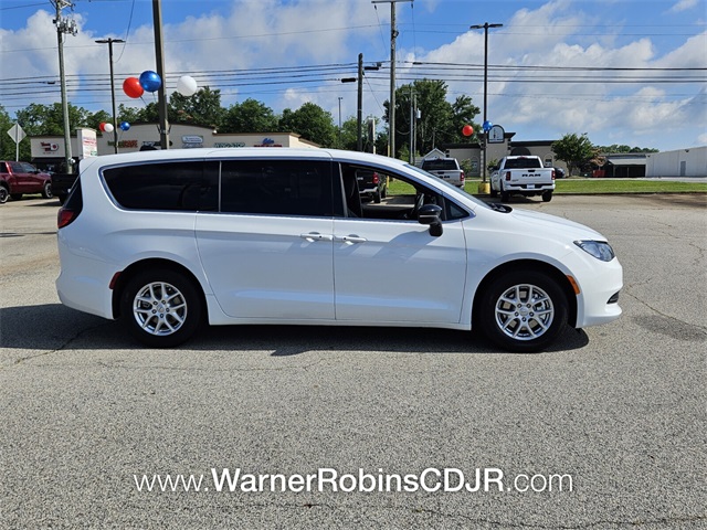 2025 Chrysler Voyager LX photo 15