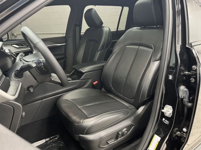 2024 Jeep Grand Cherokee Limited photo 2