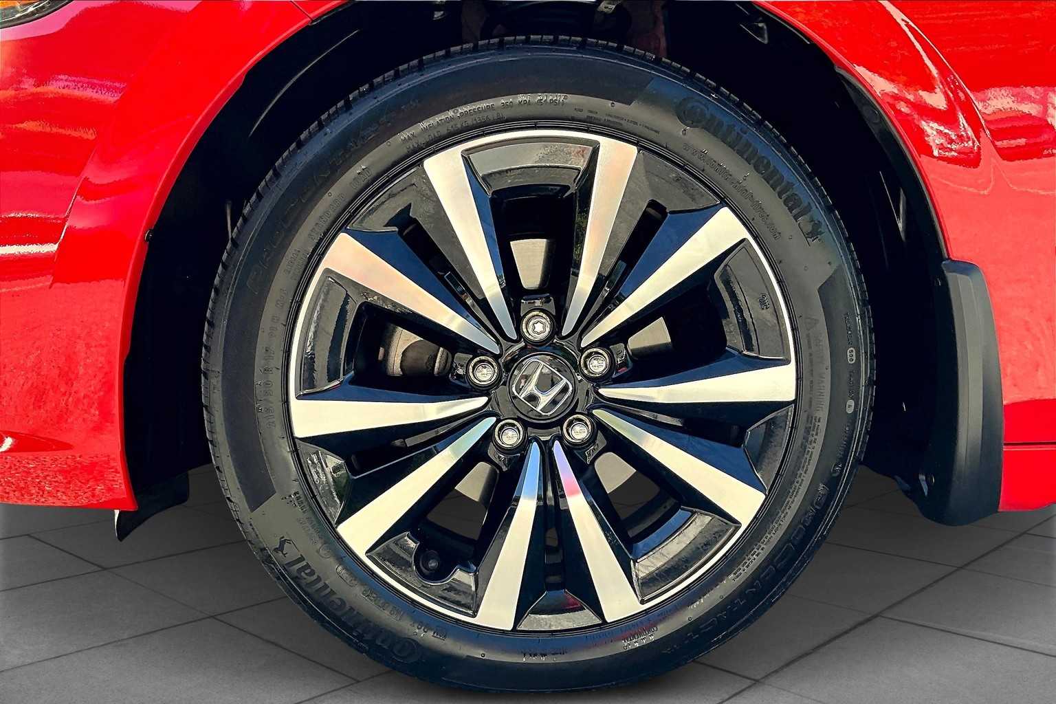 2022 Honda Civic Hatchback EX-L photo 9