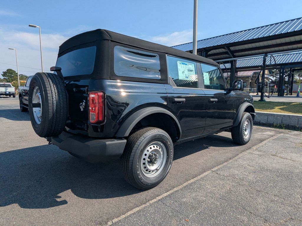 2025 Ford Bronco Base photo 3
