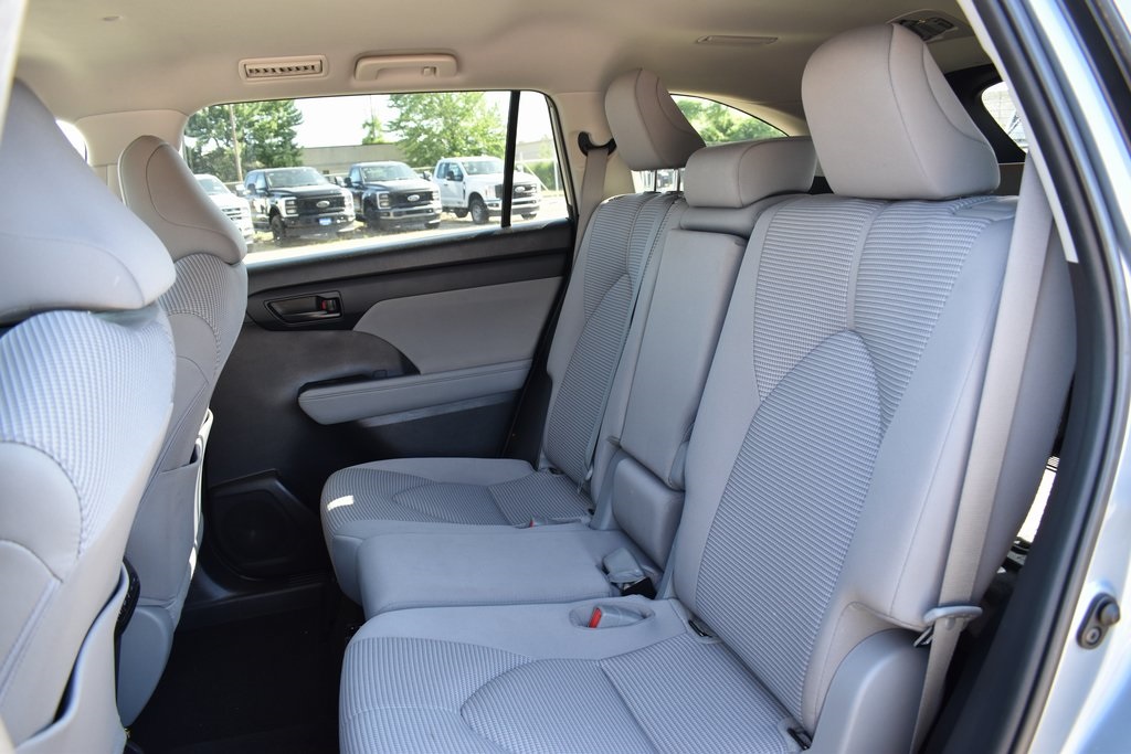 2021 Toyota Highlander Hybrid LE photo 8