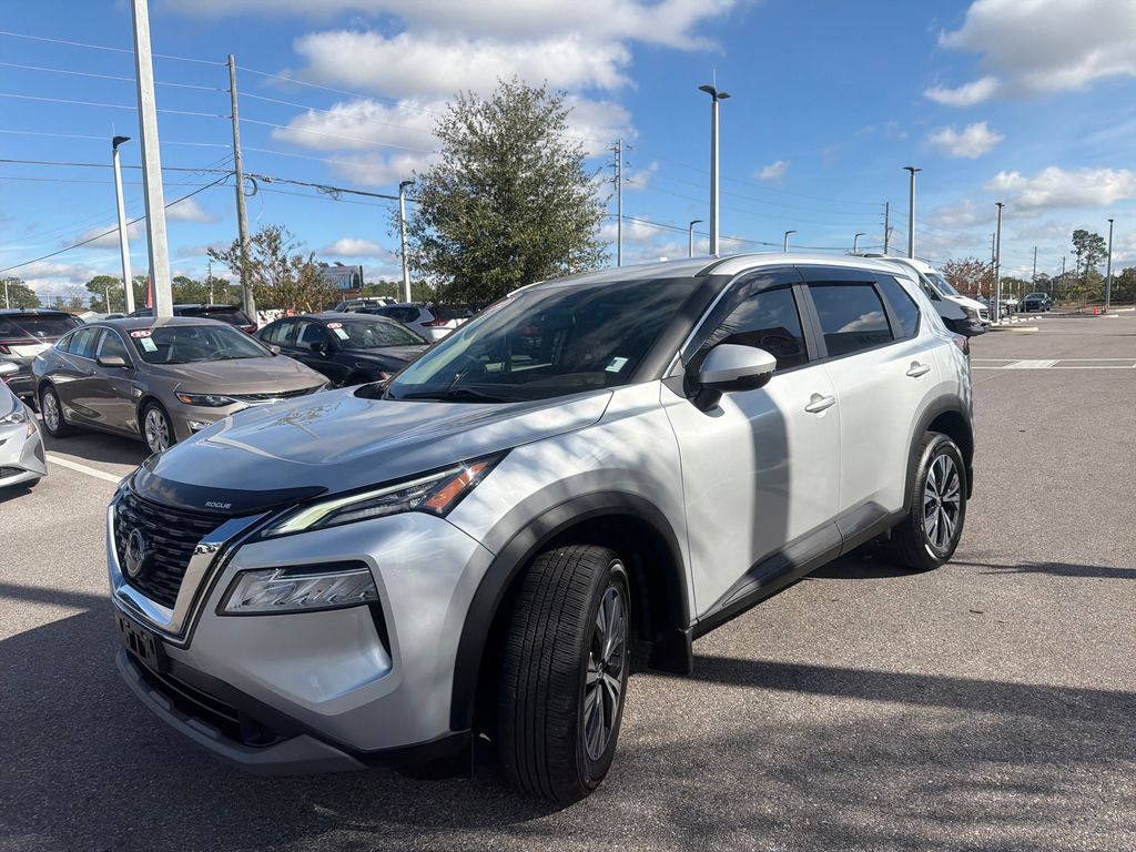 2022 Nissan Rogue SV photo 2