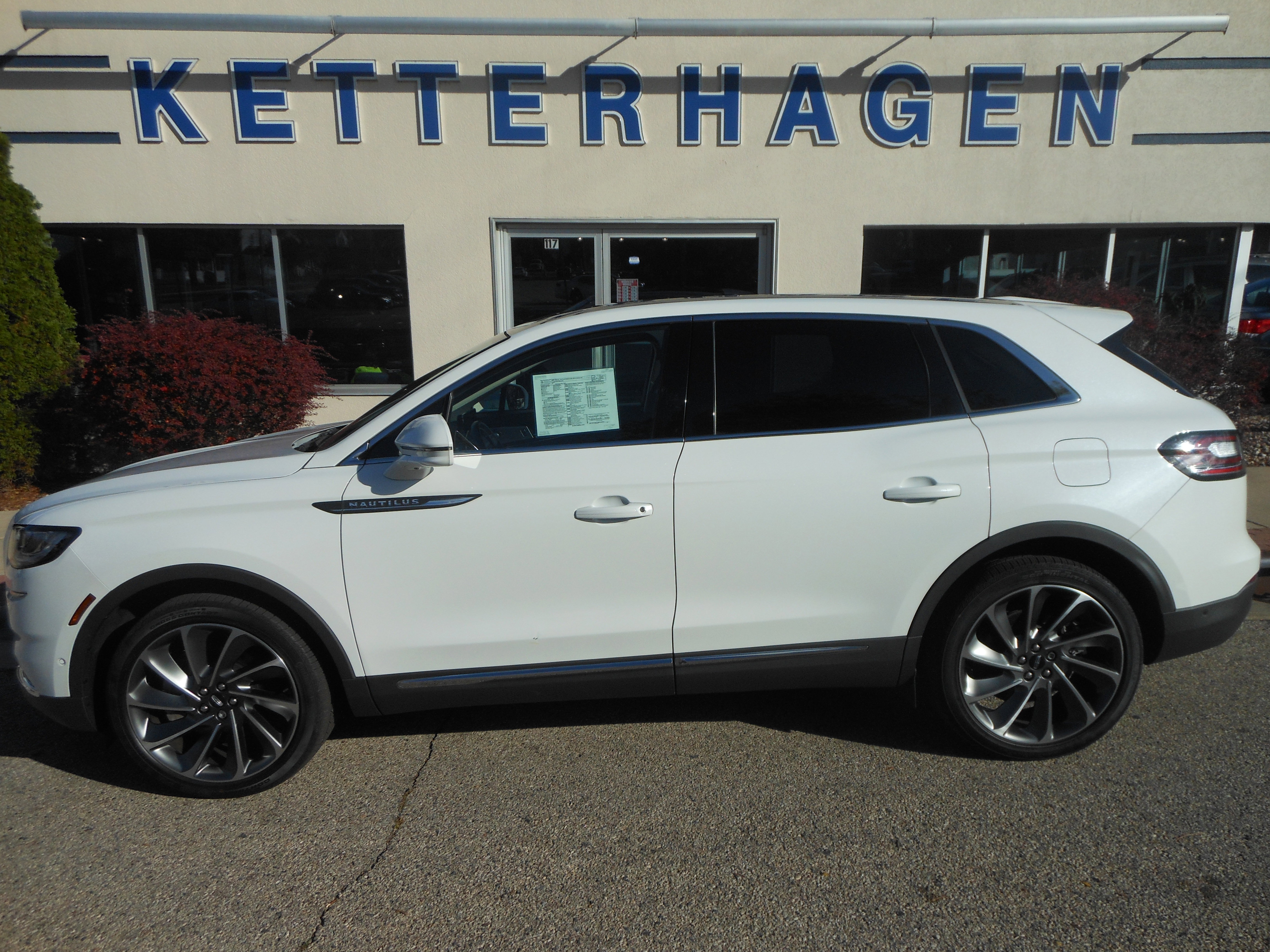 2021 Lincoln Nautilus Reserve's photo