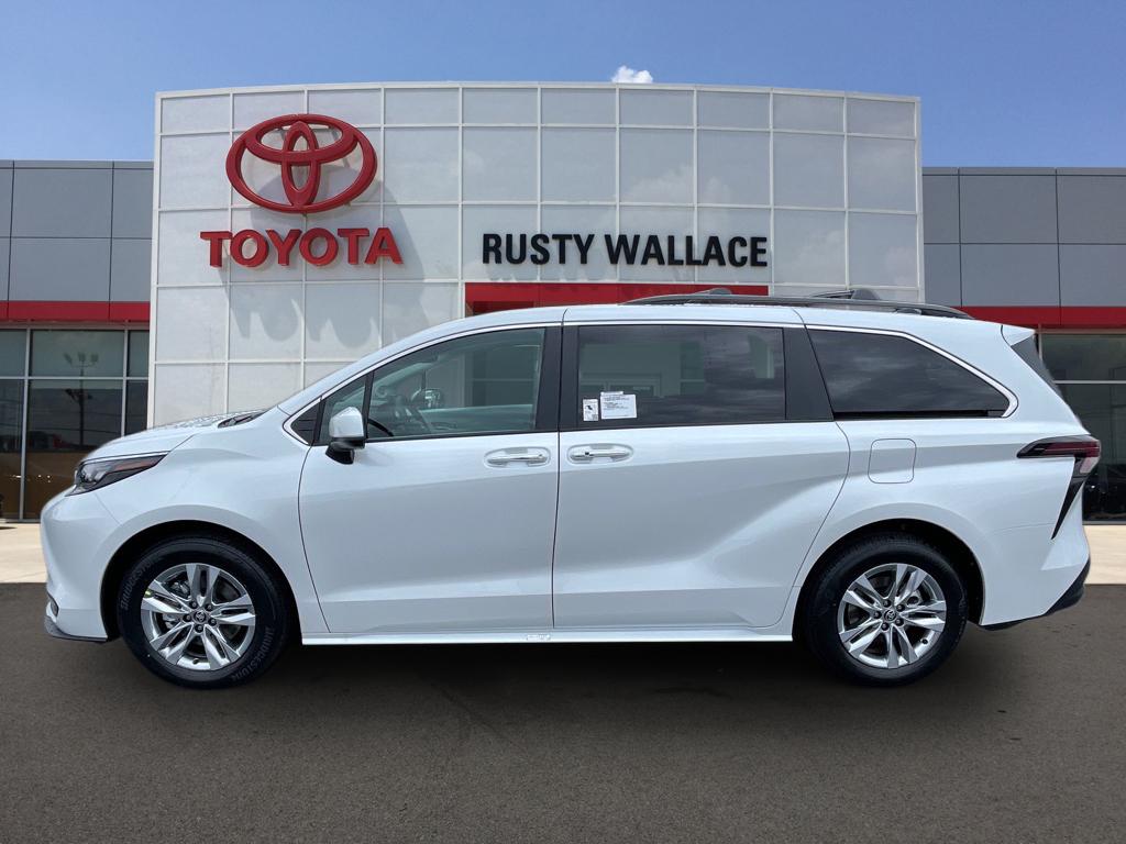 2026 Toyota Sienna XLE's photo