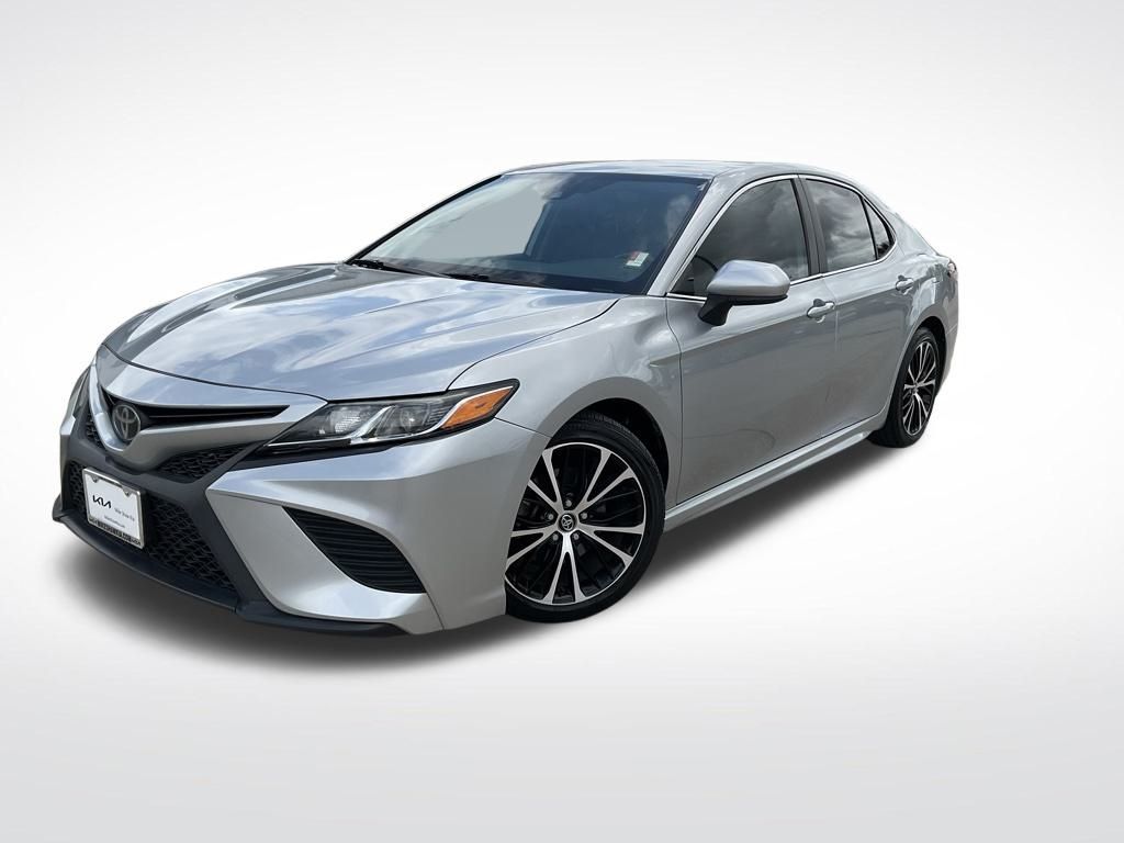 2020 Toyota Camry SE photo 2