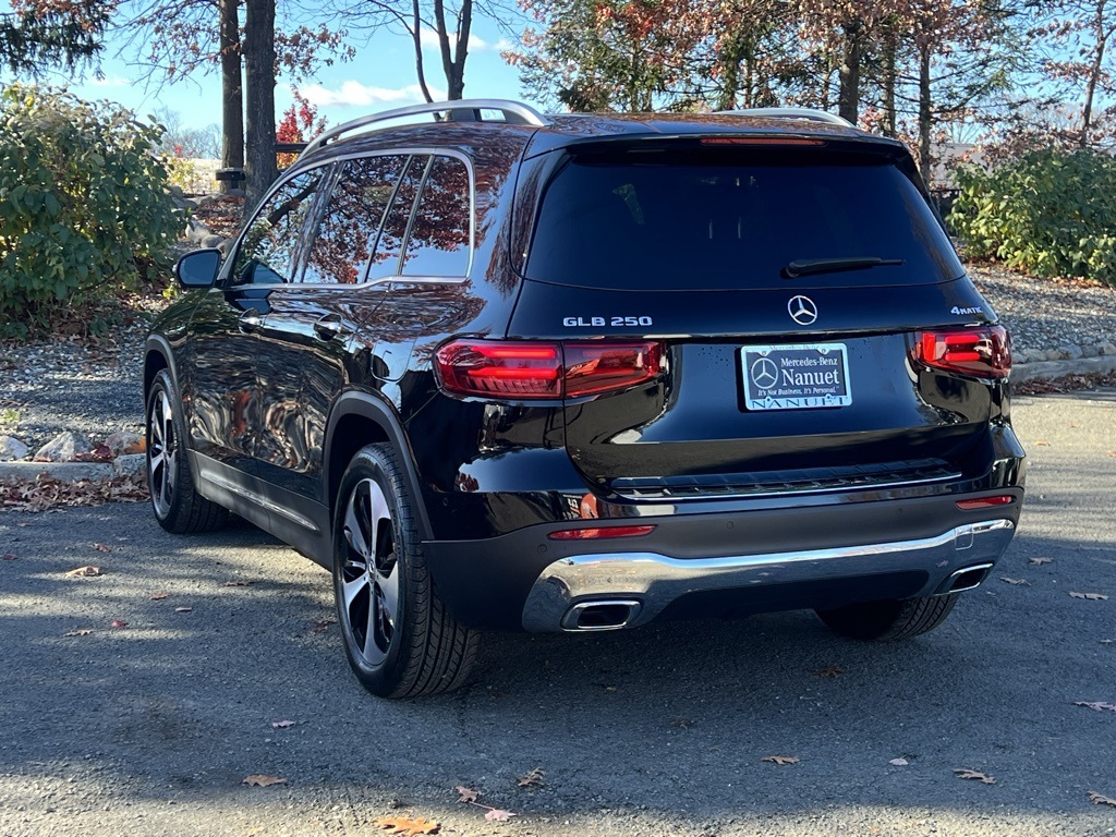 2024 Mercedes Benz GLB 250 4MATIC photo 2