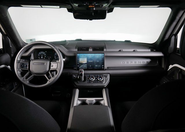 2025 Land Rover Defender 130 V8 photo 4