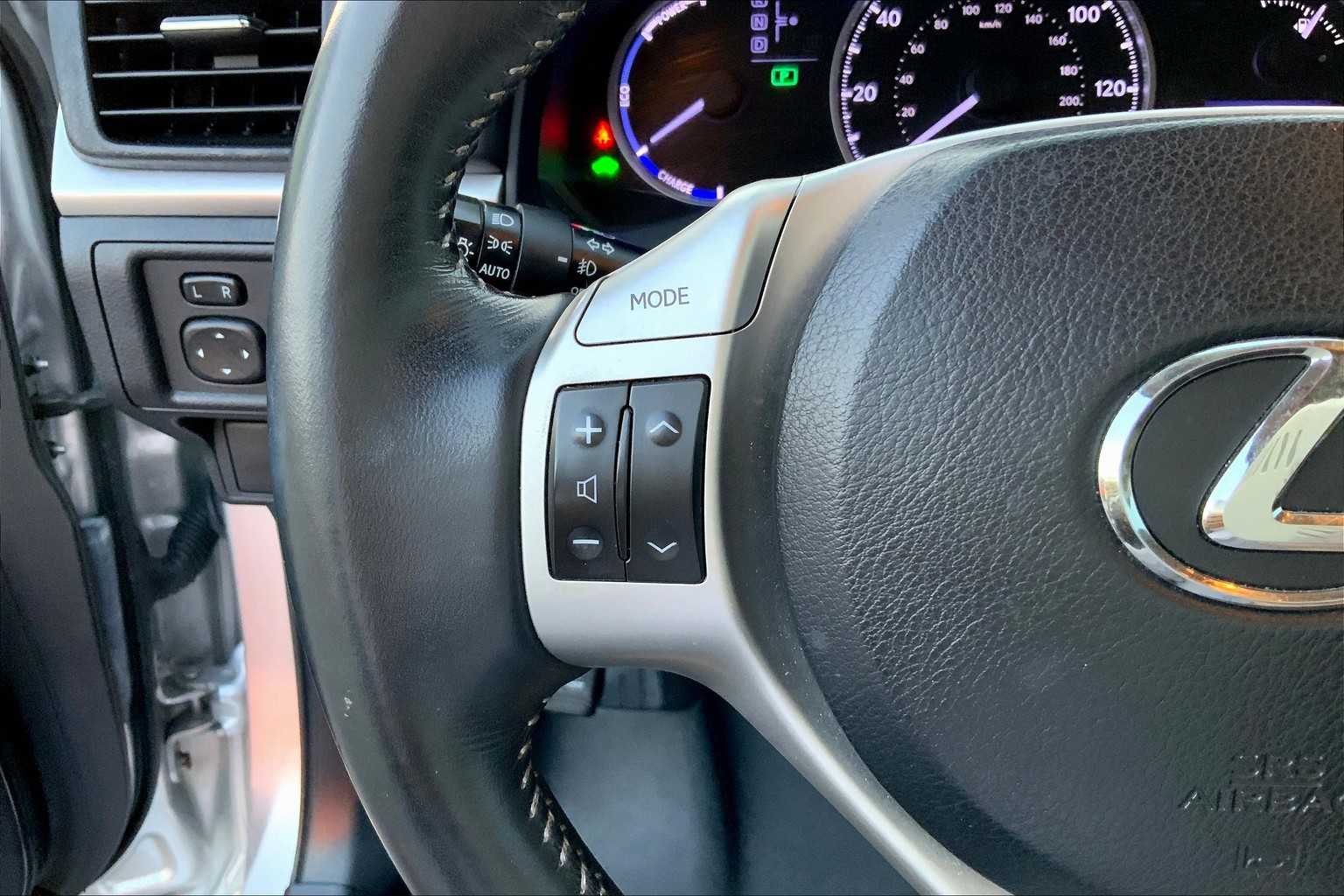 2013 Lexus CT 200h photo 23