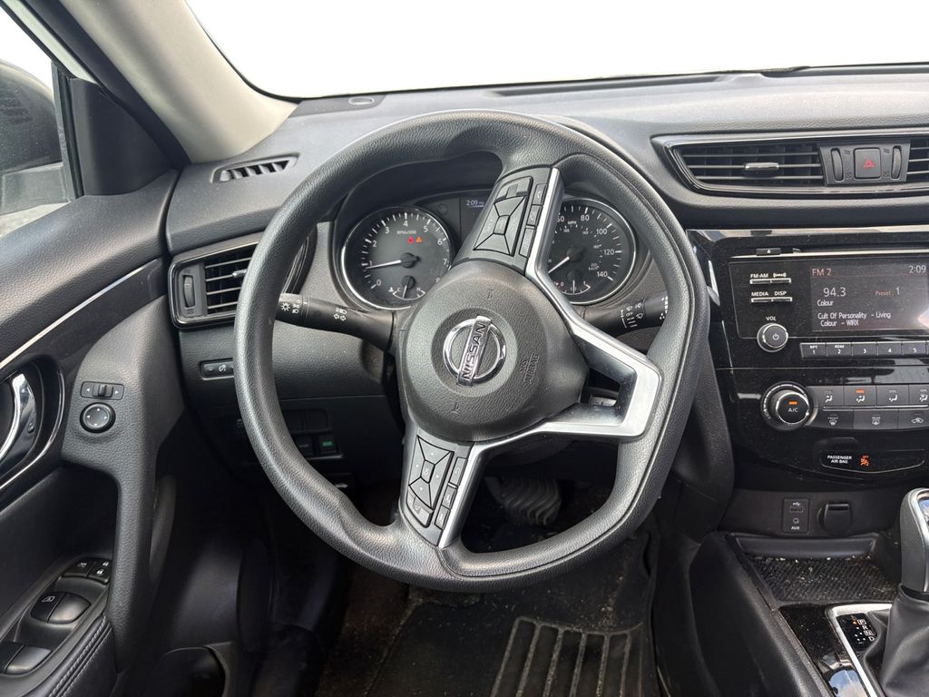 2017 Nissan Rogue S photo 12
