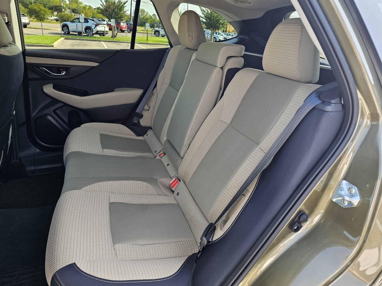 2025 Subaru Outback Premium photo 2