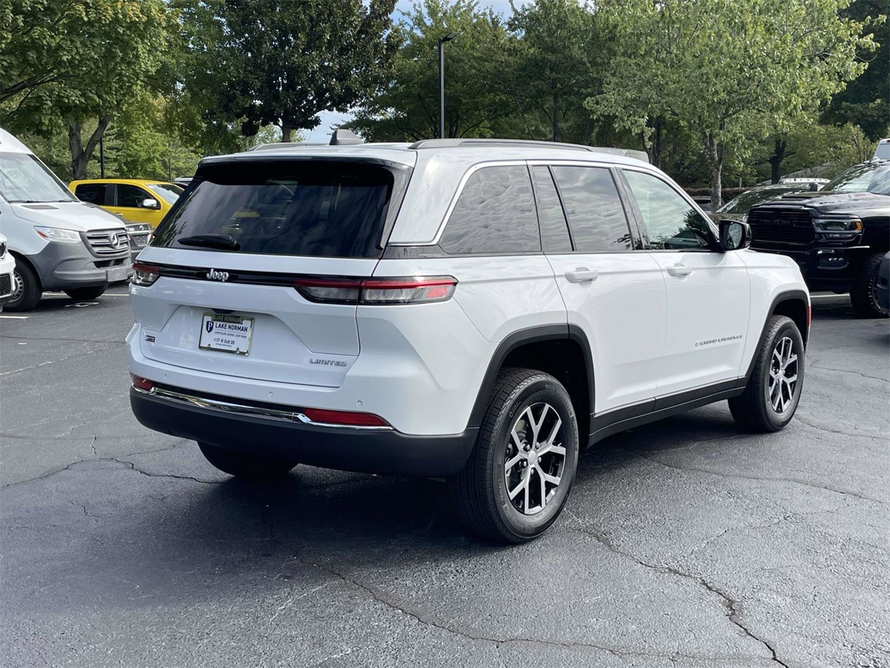 2025 Jeep Grand Cherokee Limited photo 4