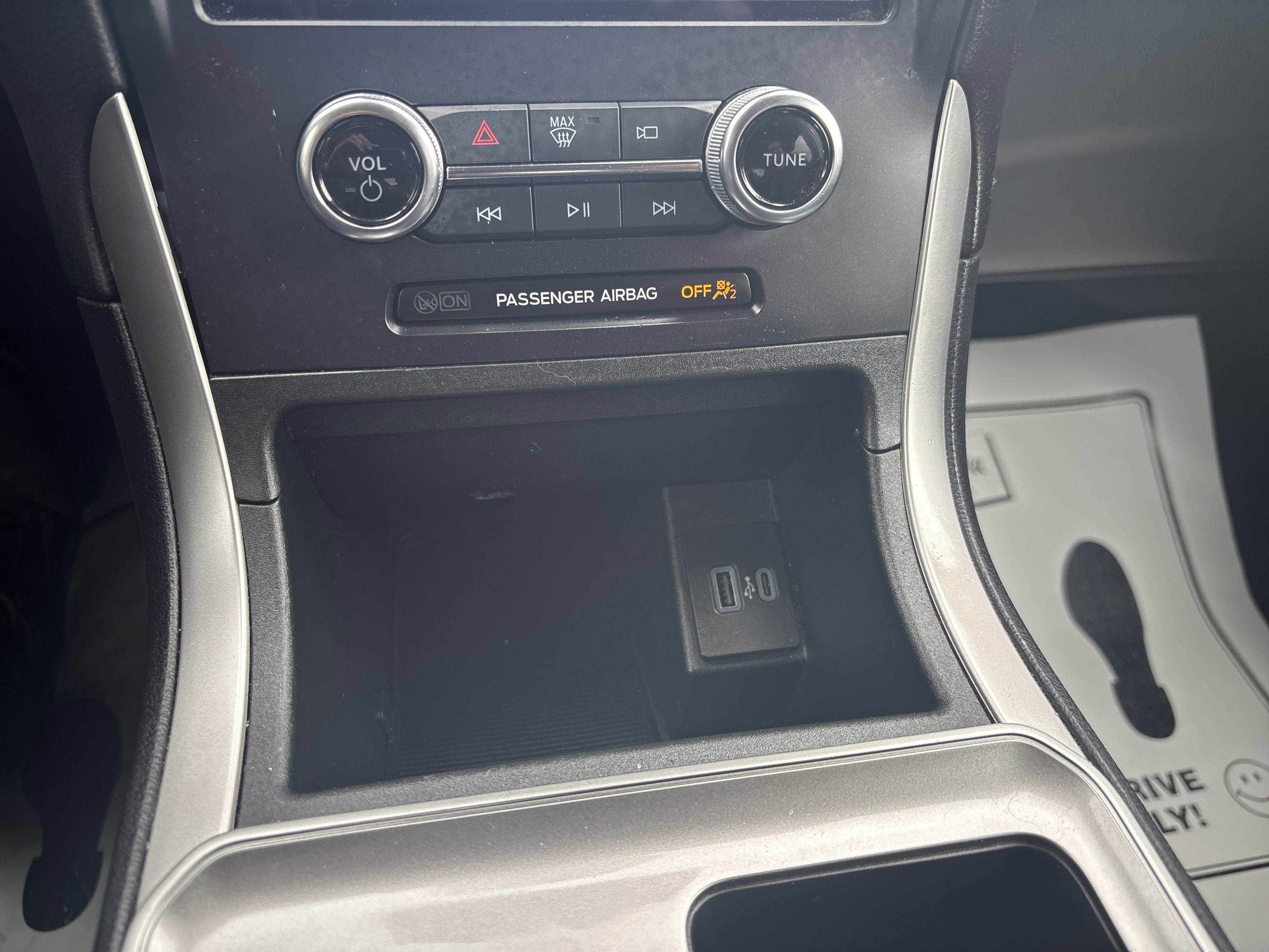 2024 Ford Edge SEL photo 4