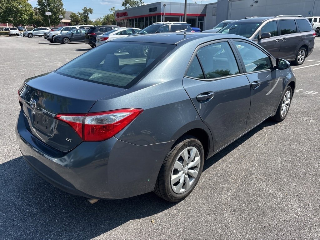2015 Toyota Corolla LE photo 3
