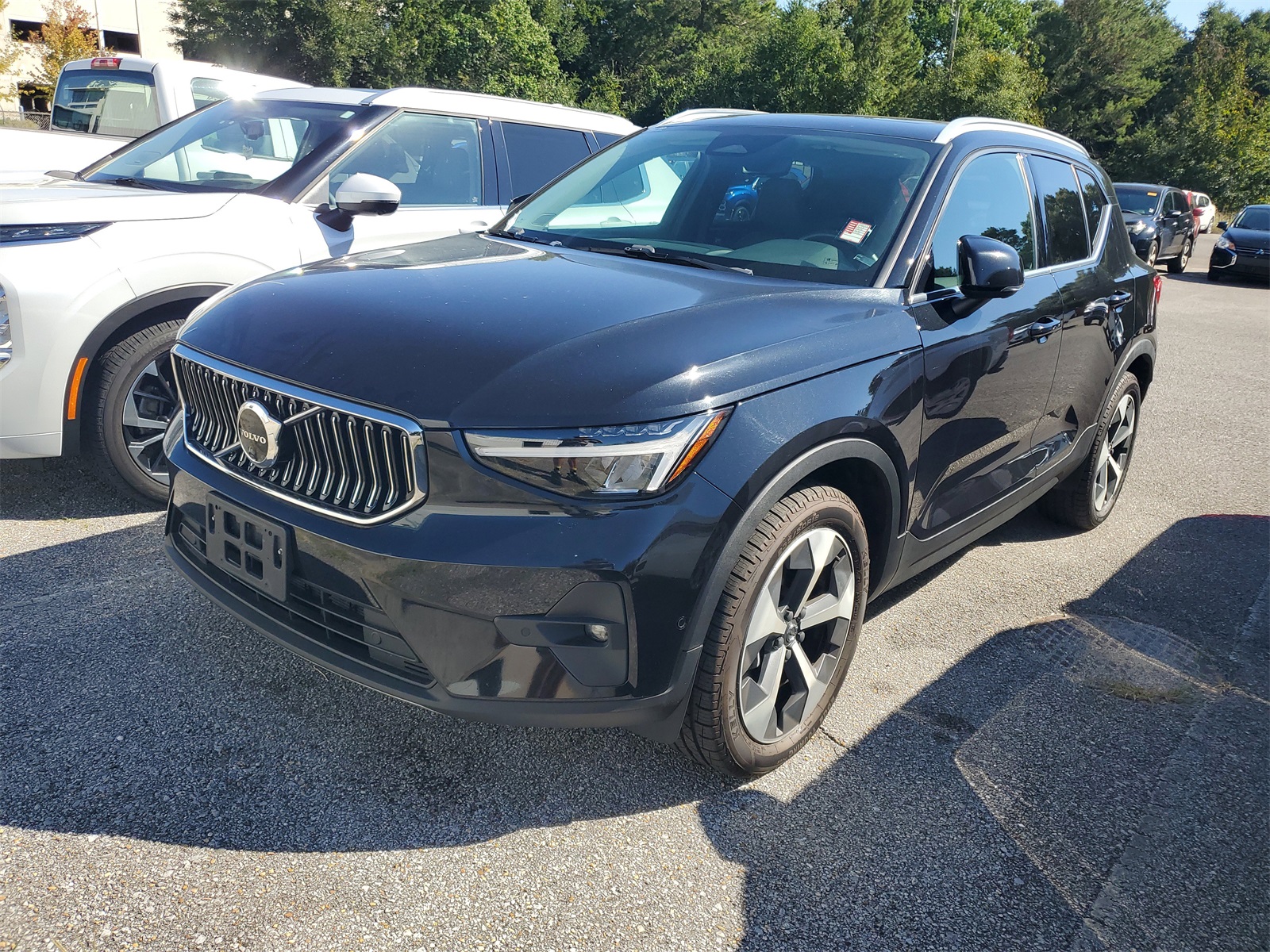 2023 Volvo XC40 Plus photo 2