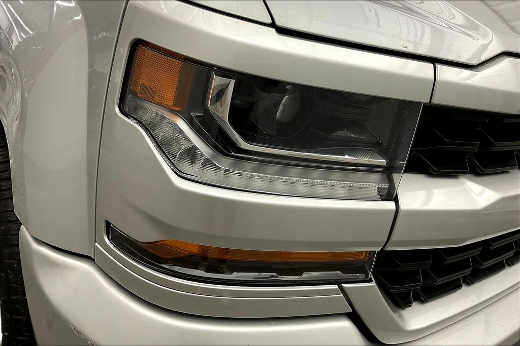 2017 Chevrolet Silverado 1500 Custom photo 29