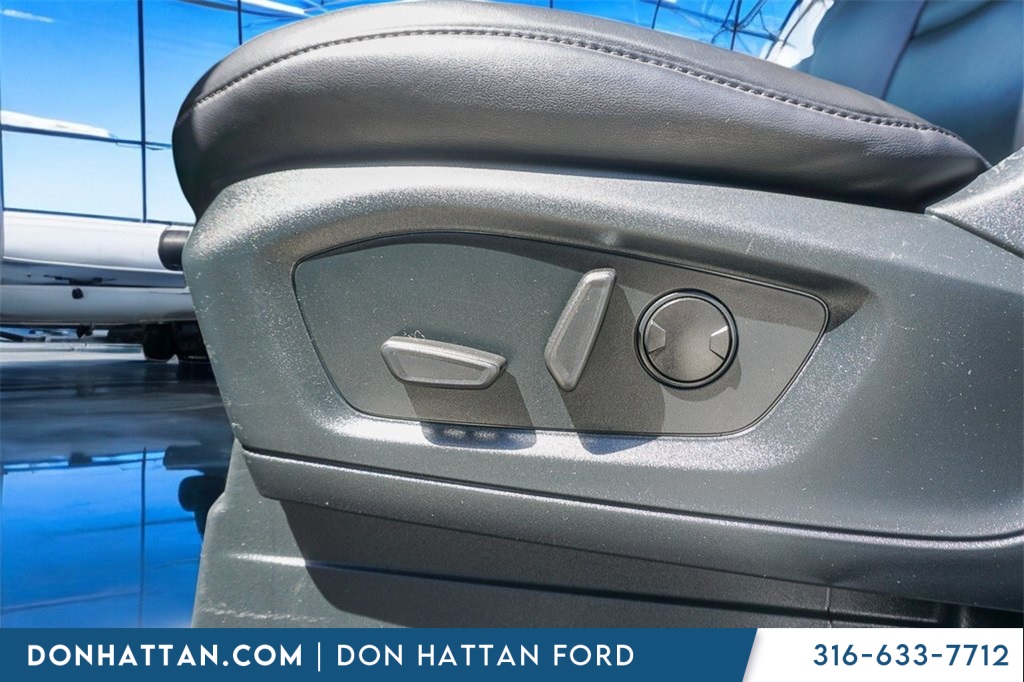 2023 Ford Explorer XLT photo 16