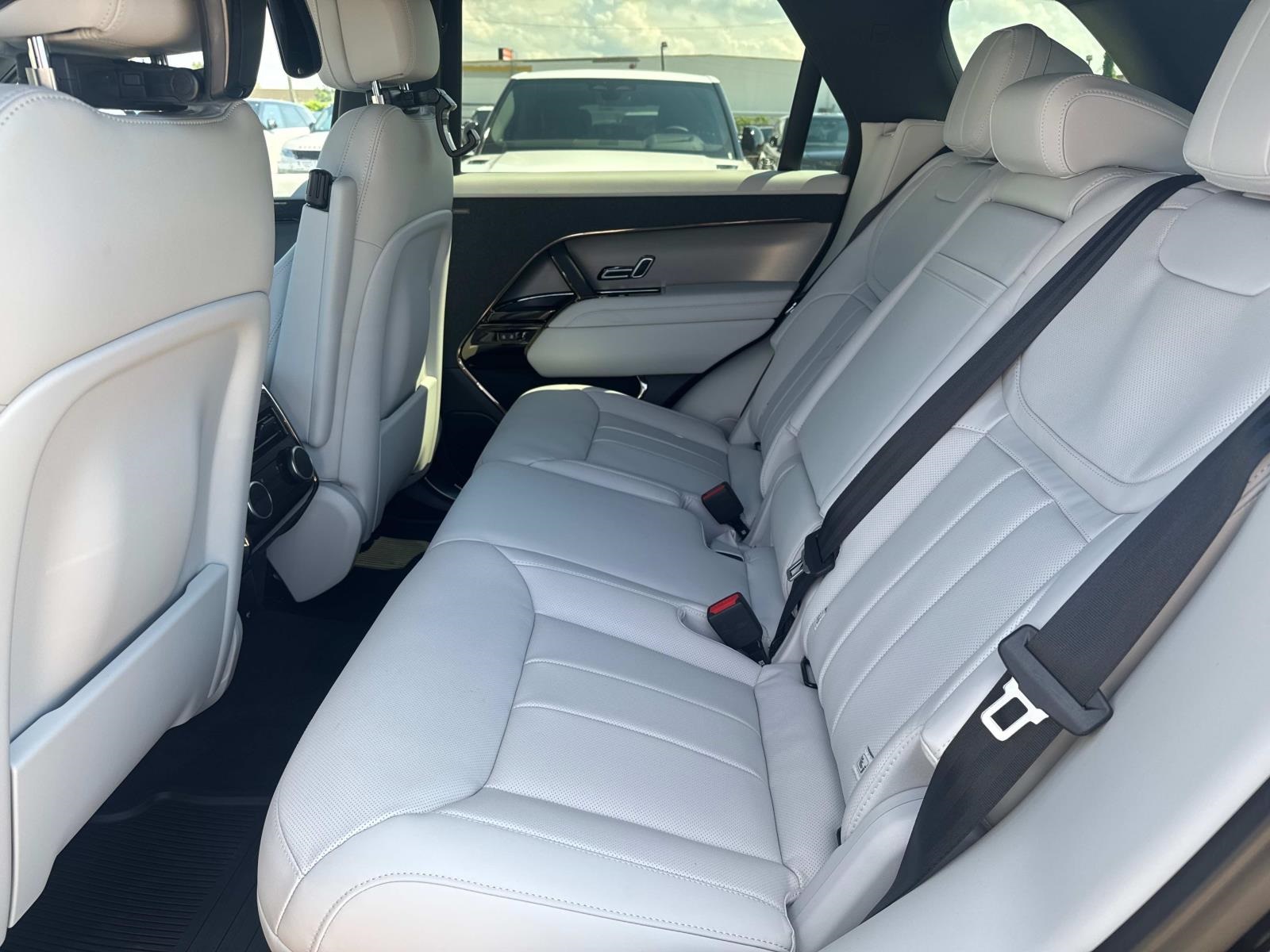 2025 Land Rover Range Rover Sport SE photo 8