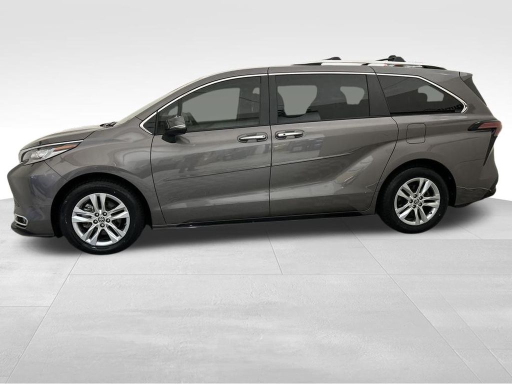 2022 Toyota Sienna Limited photo 16