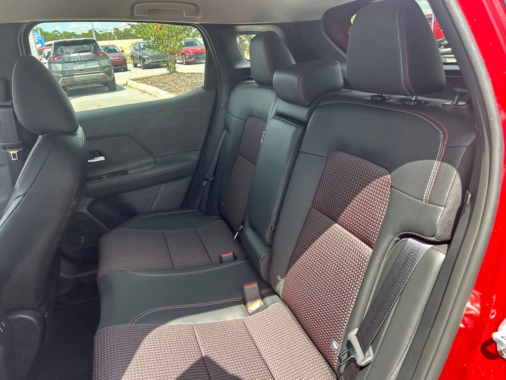 2026 Nissan Kicks SR photo 18