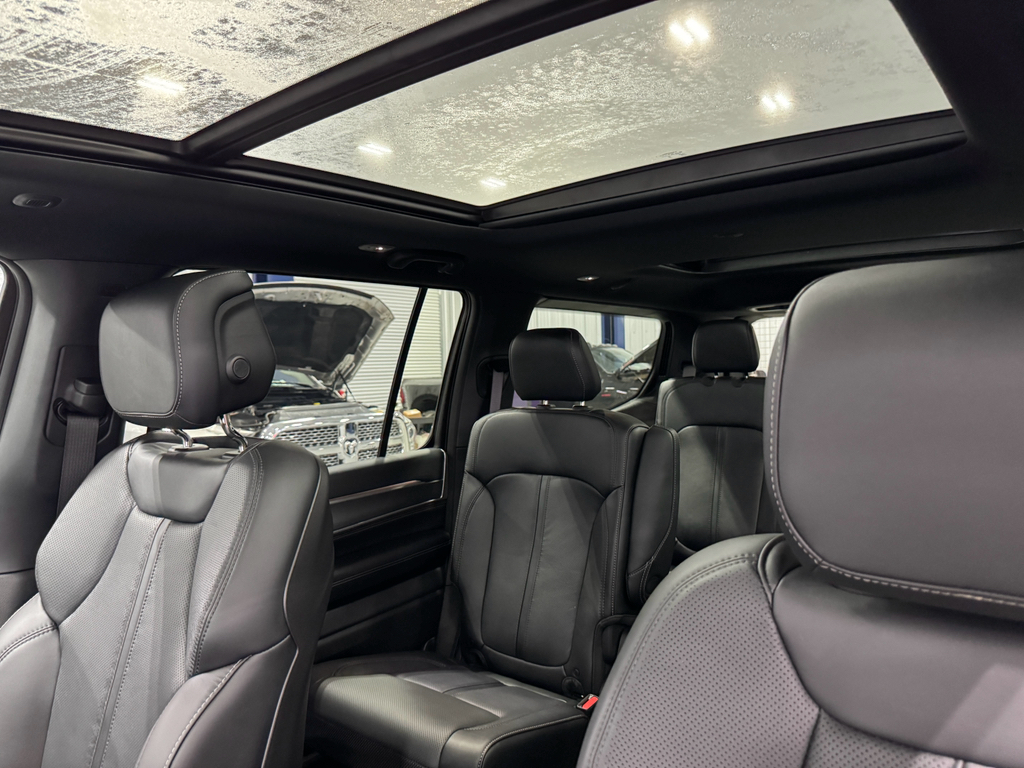 2025 Jeep Wagoneer Series II Carbide photo 6