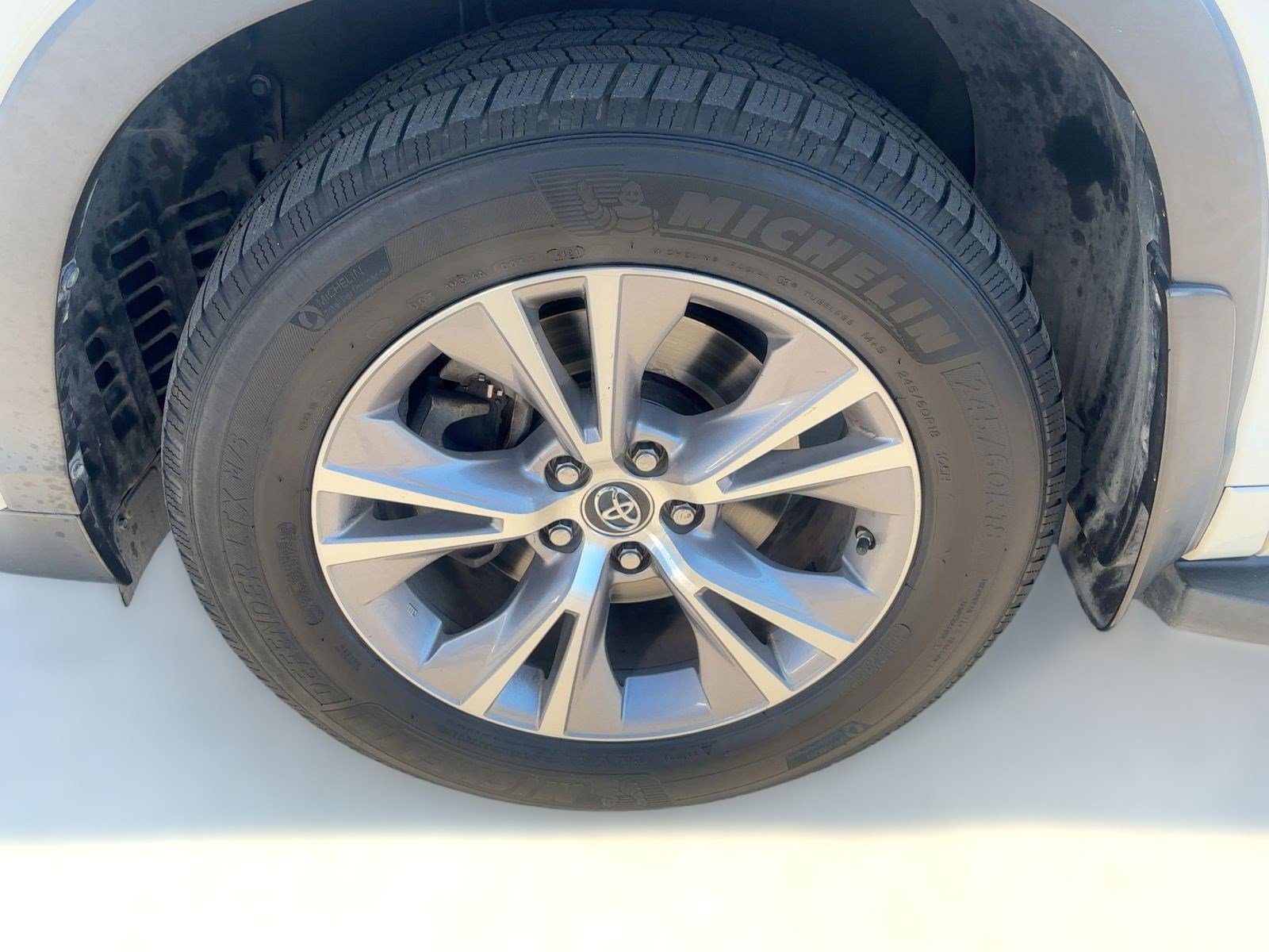2016 Toyota Highlander LE photo 11