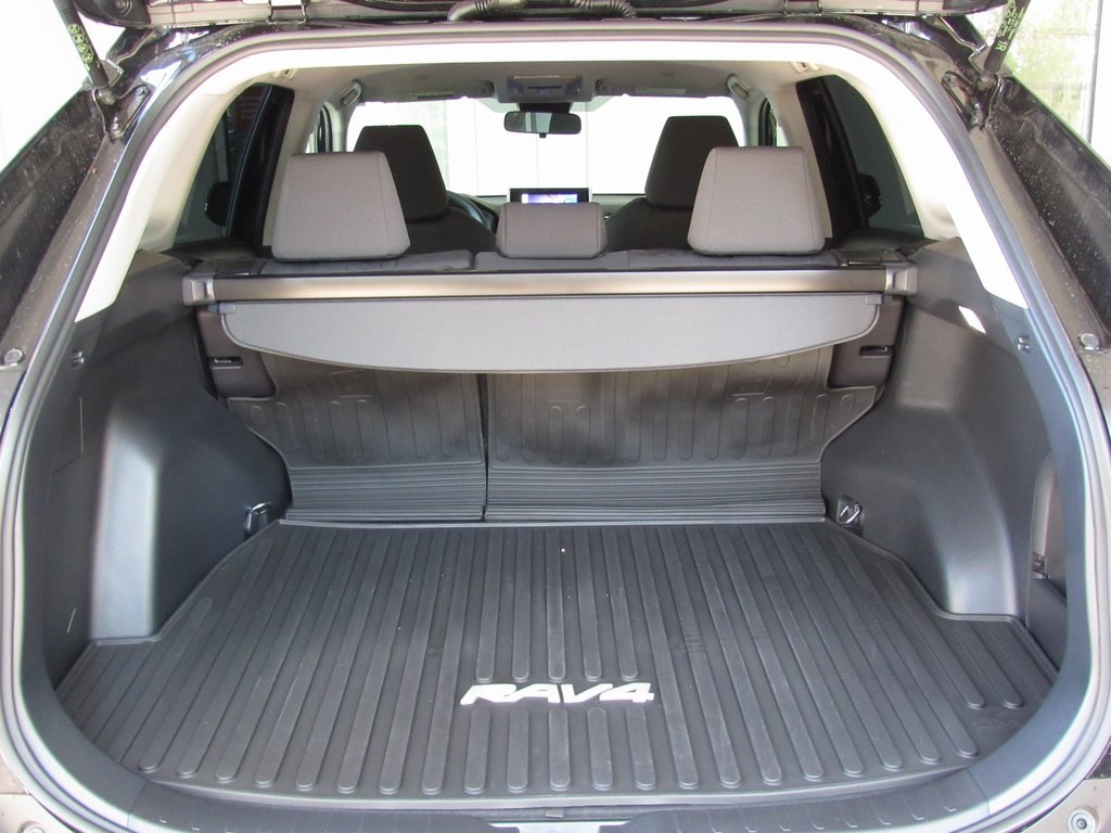 2025 Toyota RAV4 Hybrid XLE photo 21