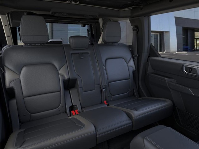 2025 Ford Bronco Outer Banks photo 4