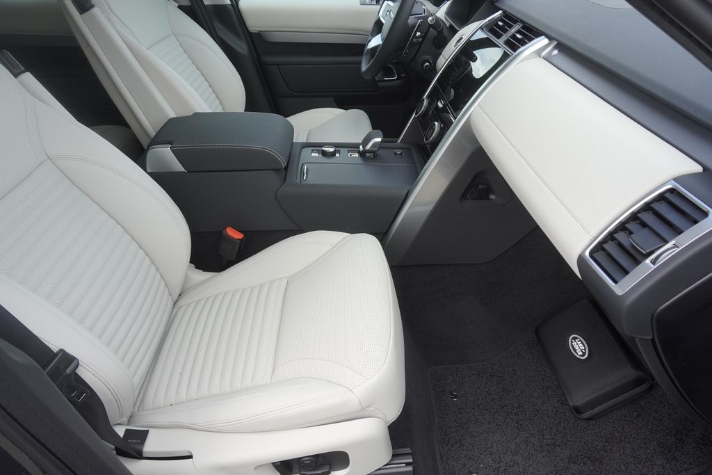 2025 Land Rover Discovery SE photo 21
