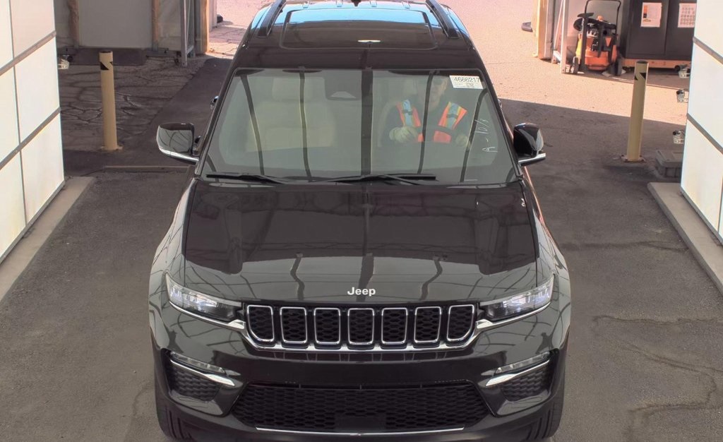 2024 Jeep Grand Cherokee Limited photo 2