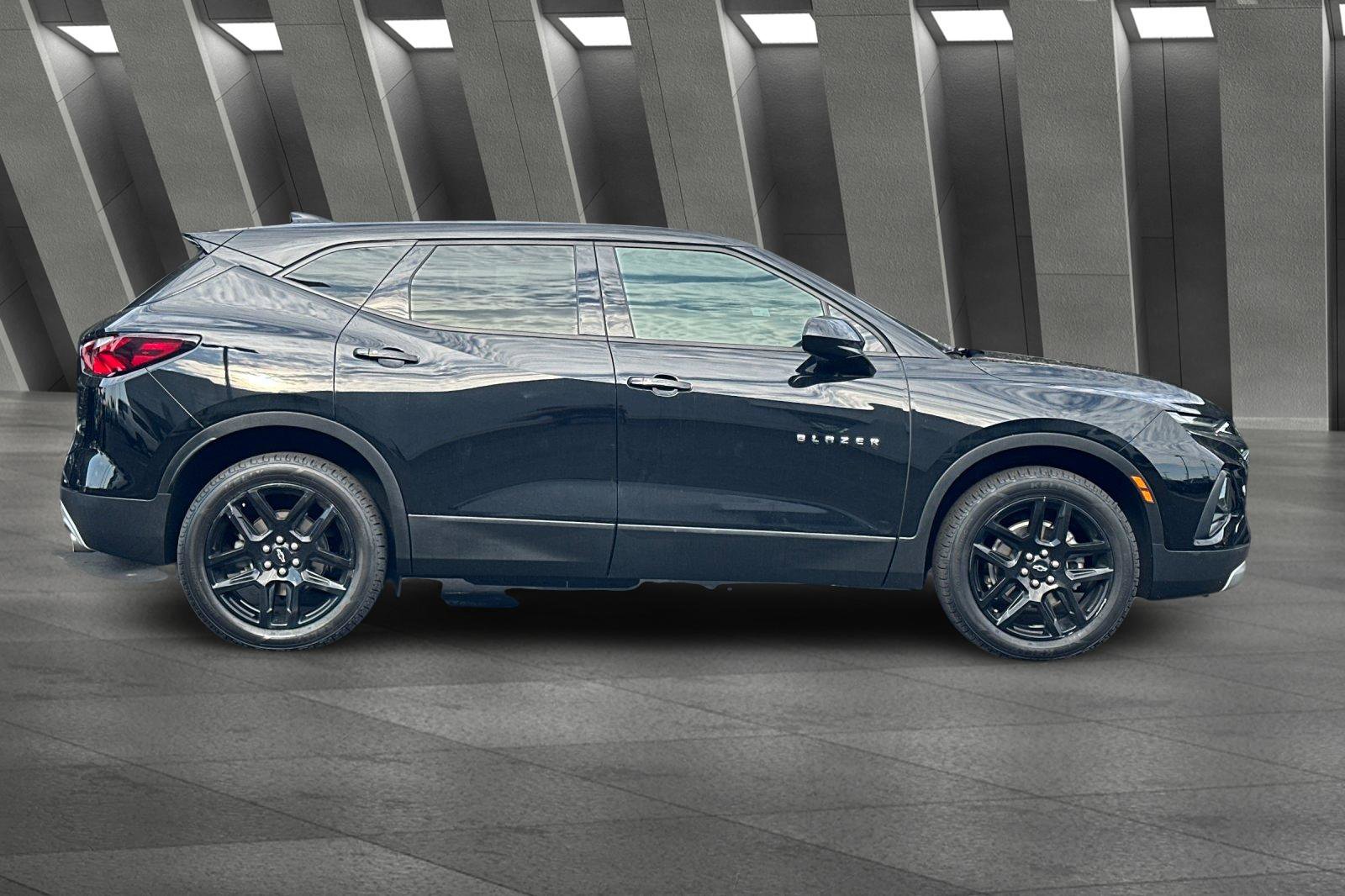 2021 Chevrolet Blazer 2LT photo 2