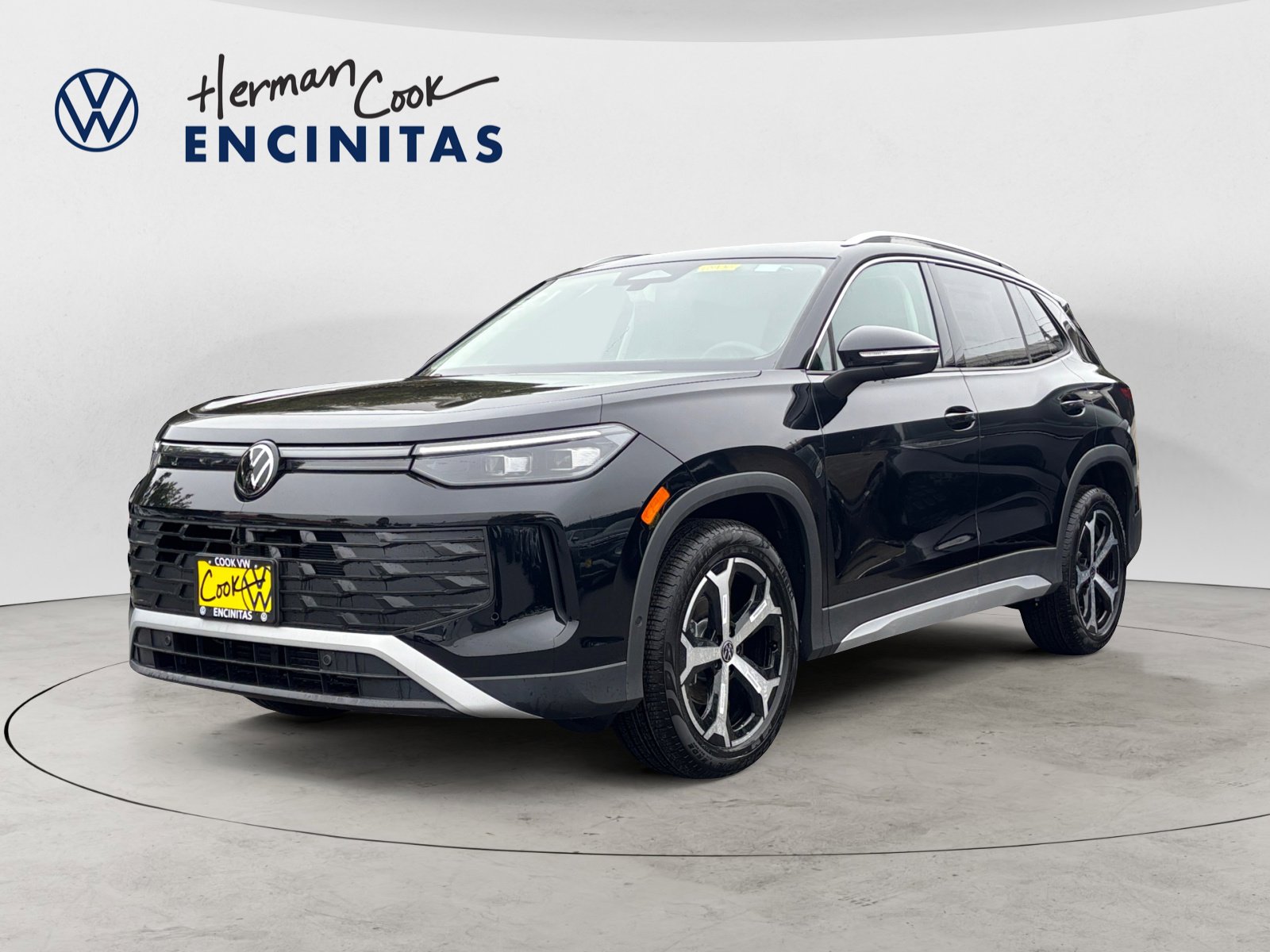 2025 Volkswagen Tiguan SE's photo