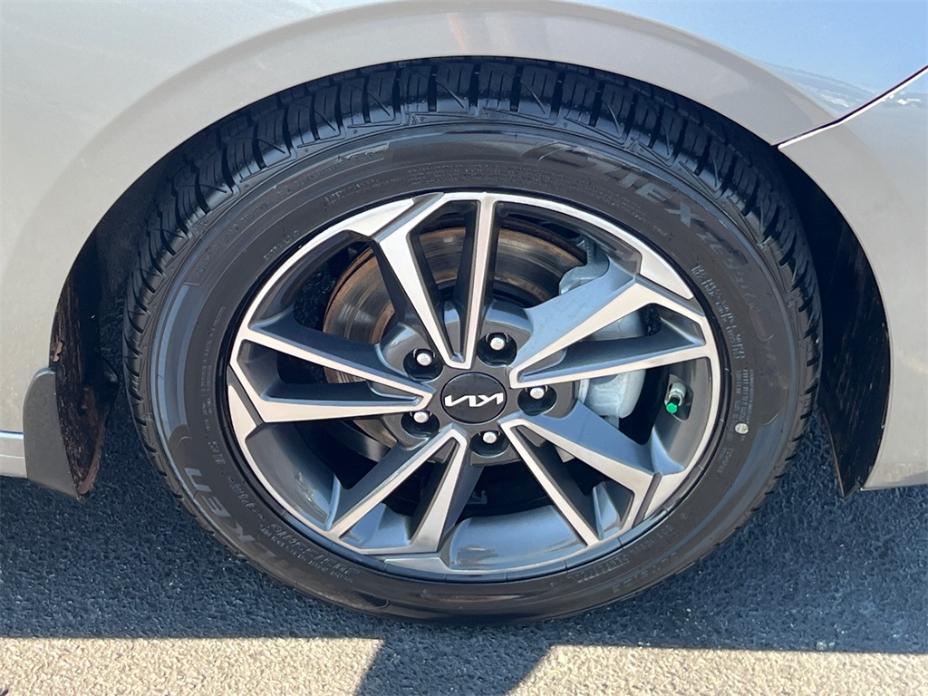 2024 Kia Forte LXS photo 12