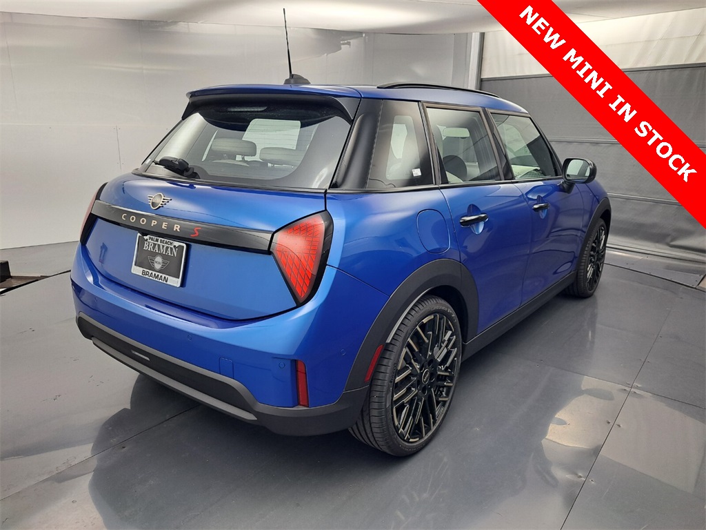 2025 Mini Cooper 4 Door Hardtop Signature photo 3