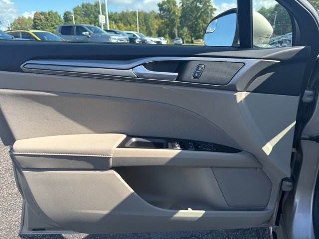 2017 Ford Fusion SE photo 9