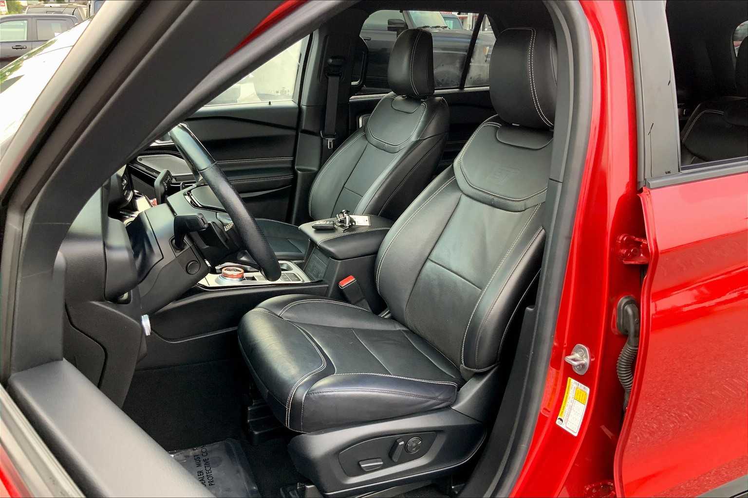2022 Ford Explorer ST photo 2