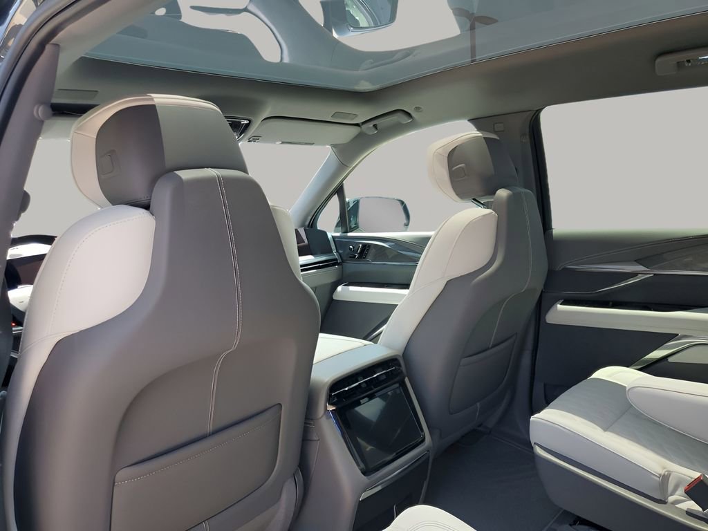 2026 Cadillac Escalade IQ Luxury photo 17