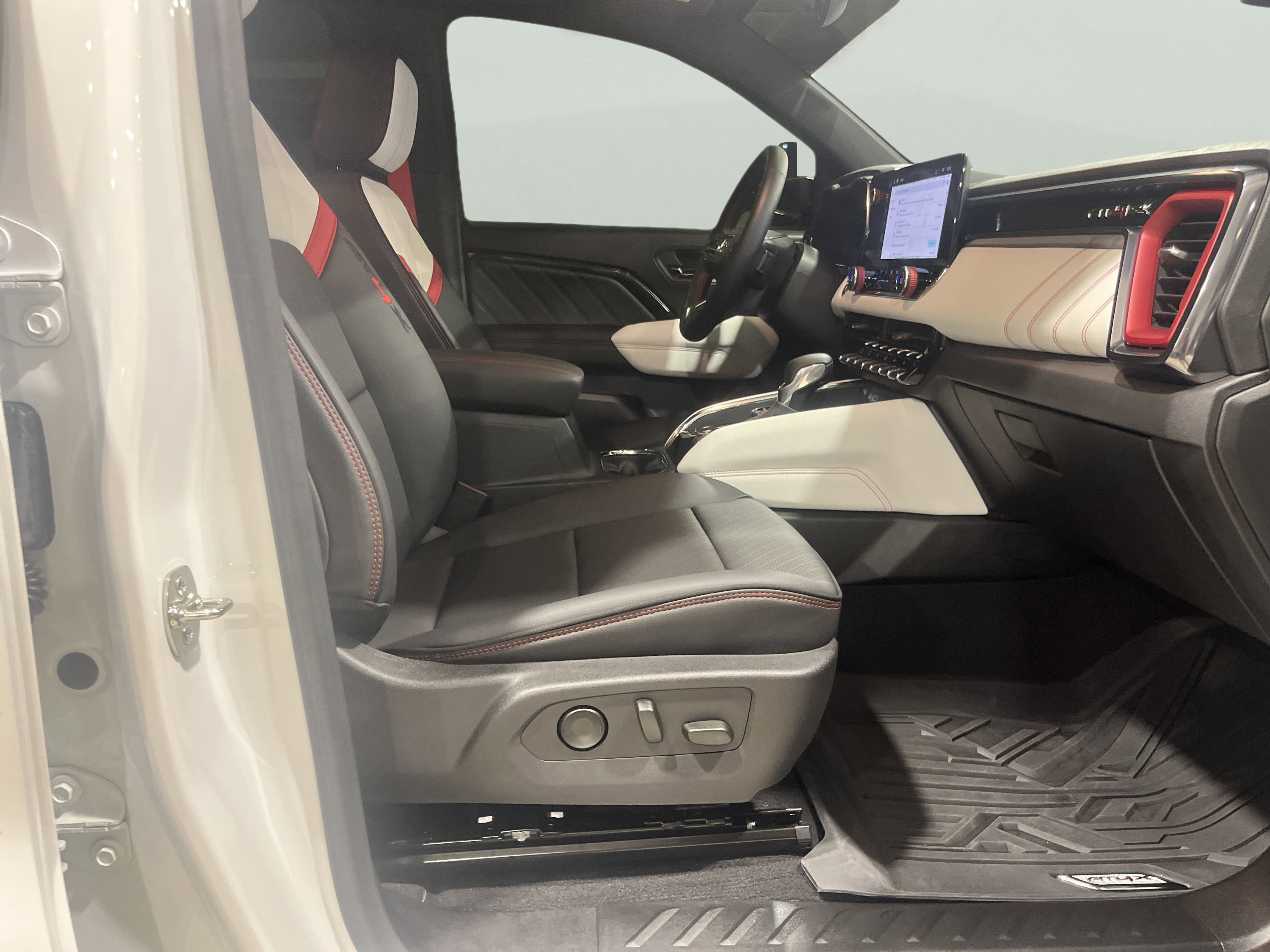 2024 Gmc Canyon AT4X photo 13