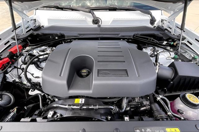 2025 Land Rover Defender 110 S photo 10