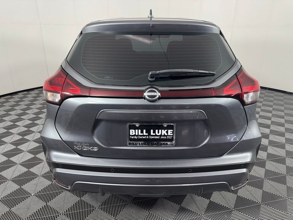 2022 Nissan Kicks S photo 4