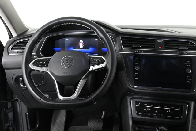 2023 Volkswagen Tiguan SE photo 2