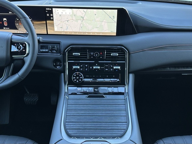 2025 Nissan Armada photo 7