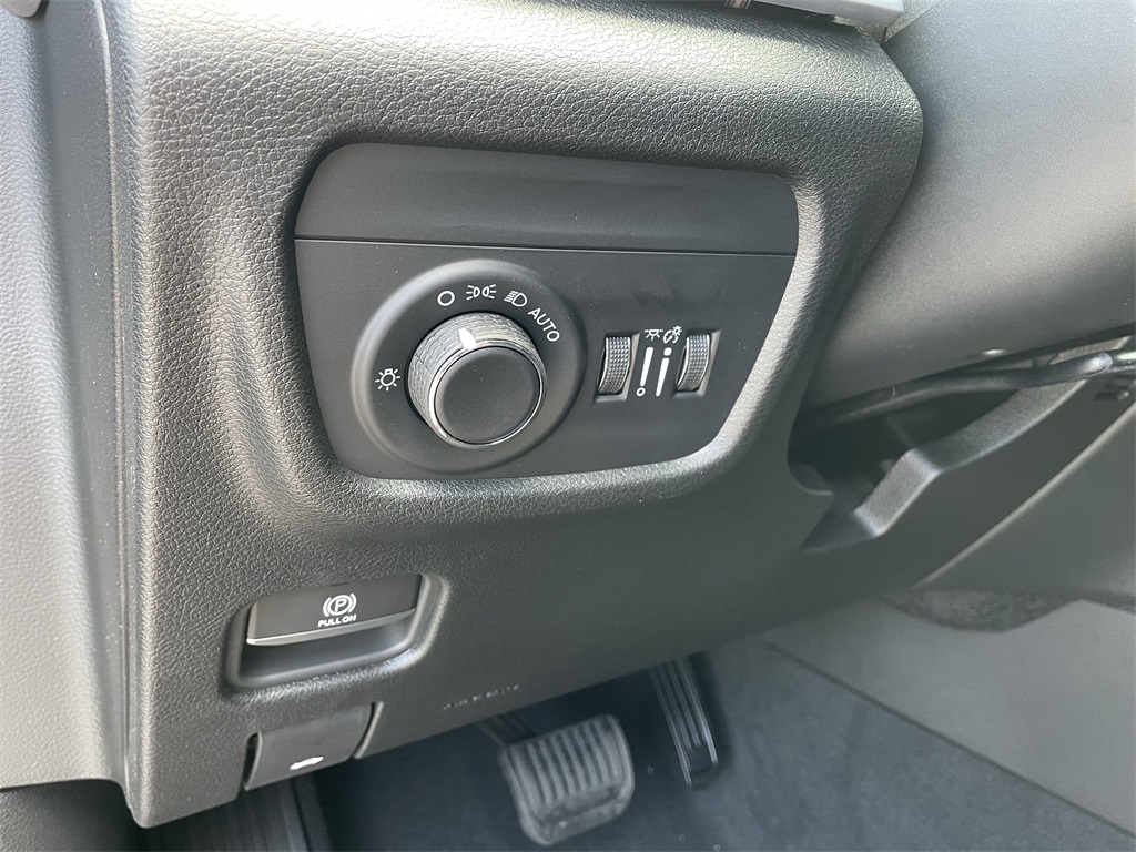 2025 Jeep Grand Cherokee Laredo photo 17