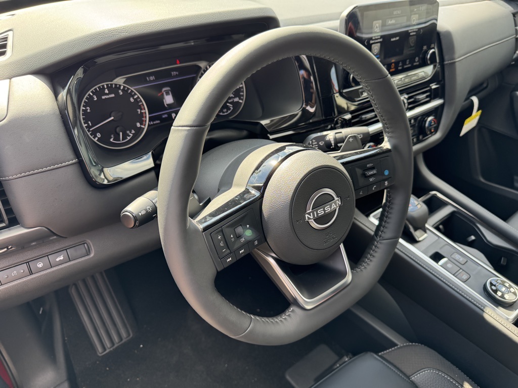 2025 Nissan Pathfinder SL photo 10
