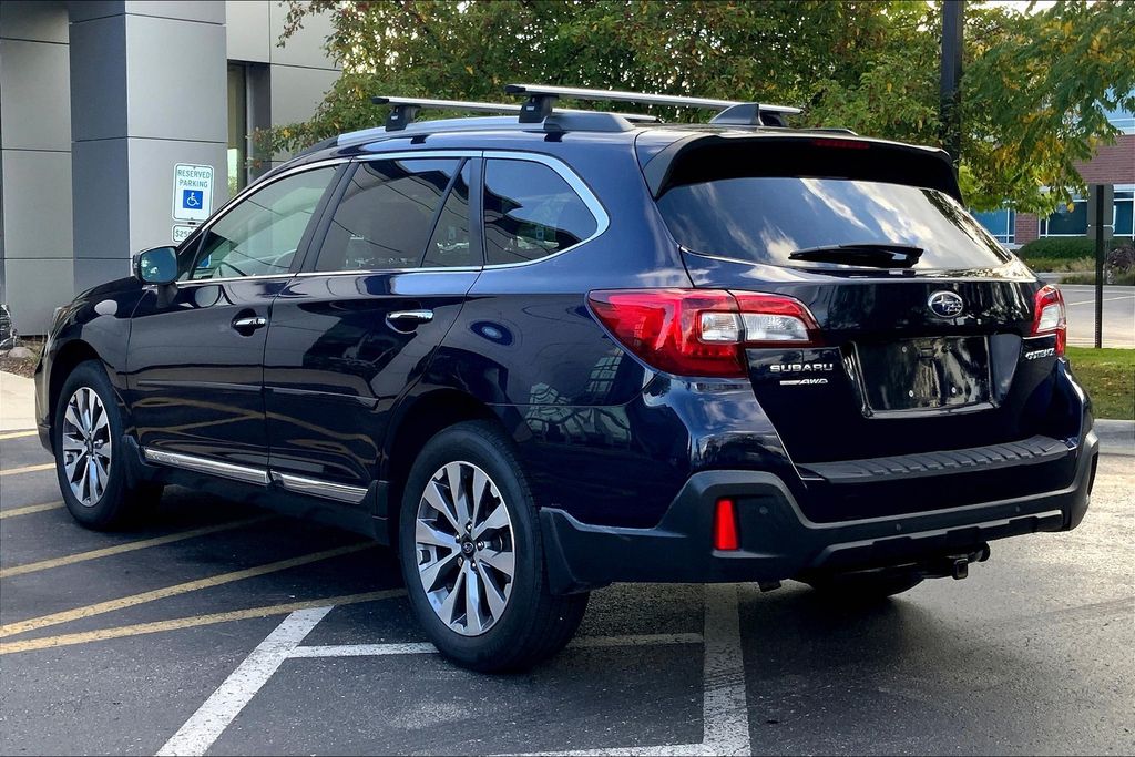 2018 Subaru Outback 2.5i Touring photo 8