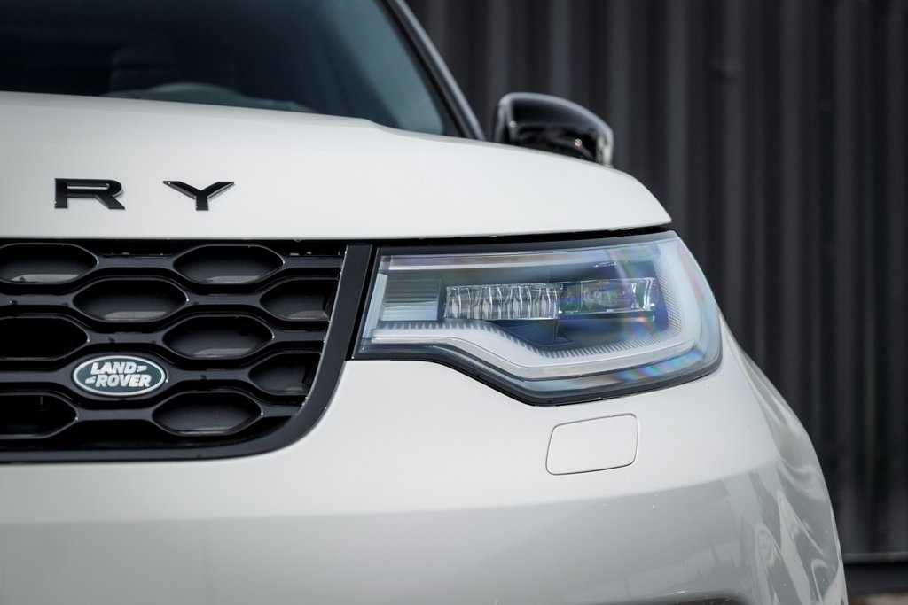2025 Land Rover Discovery SE photo 3