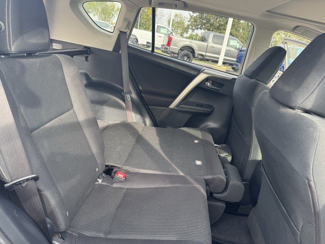 2015 Toyota RAV4 XLE photo 31