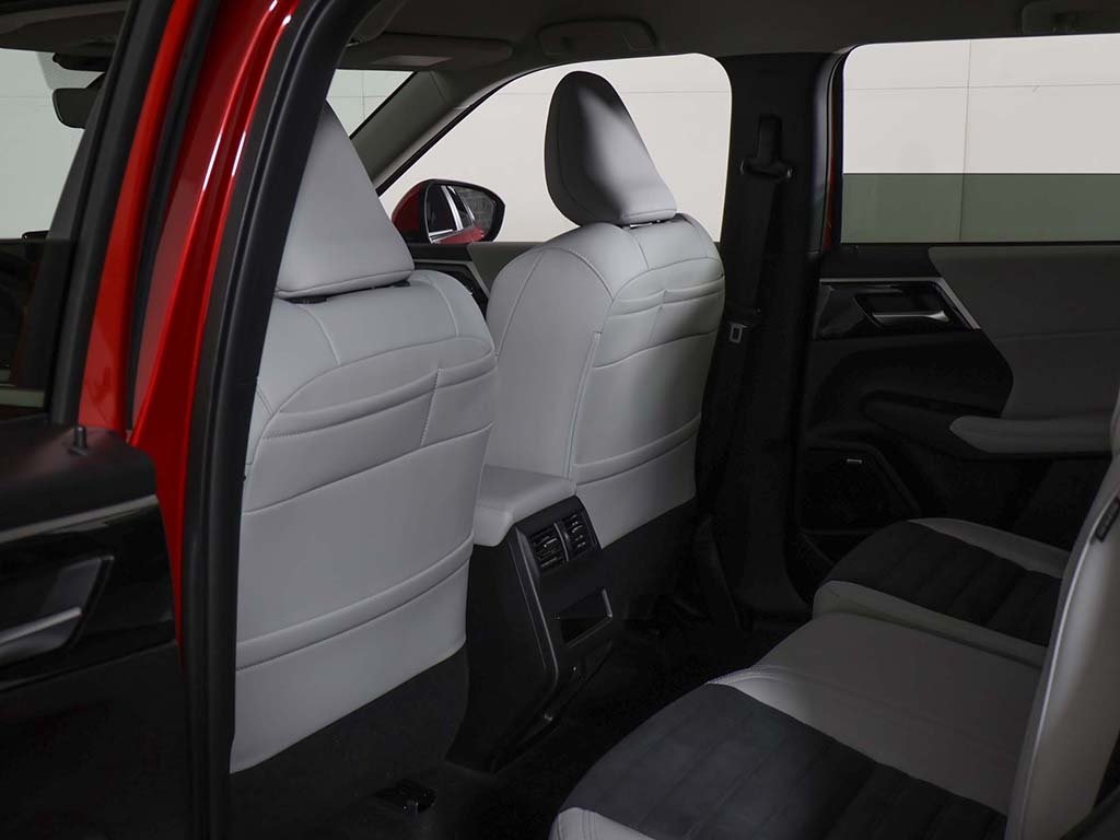 2025 Mitsubishi Outlander SE Ralliart photo 27