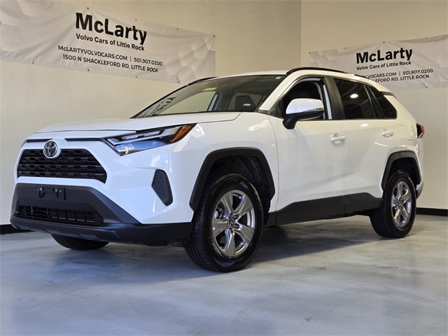 2023 Toyota RAV4 XLE photo 5